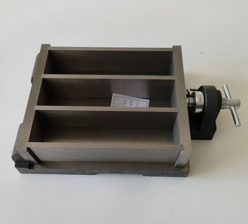Acero Three Gang Cube Mold 40x40x160